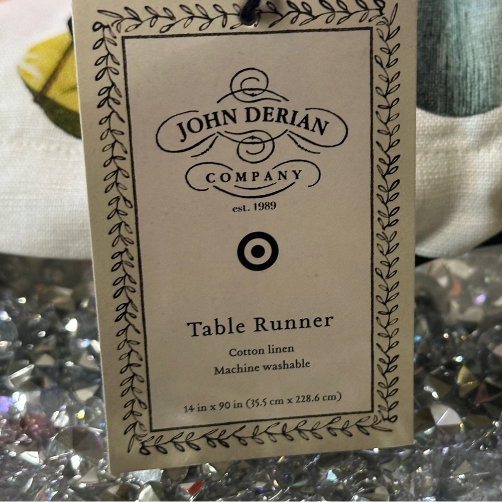 NWT - table runner - Picture 2 of 3